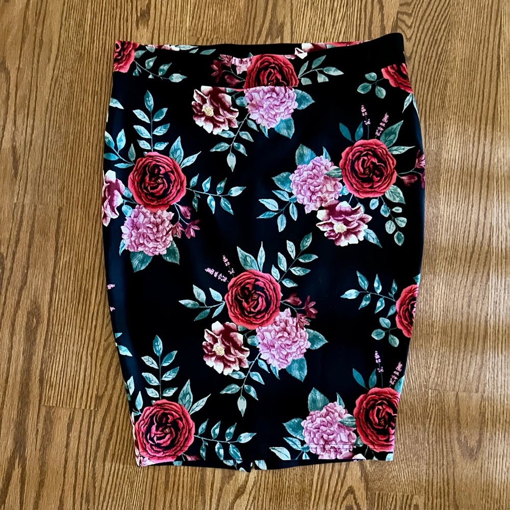 NWT Torrid Floral Pencil Skirt Size 0x